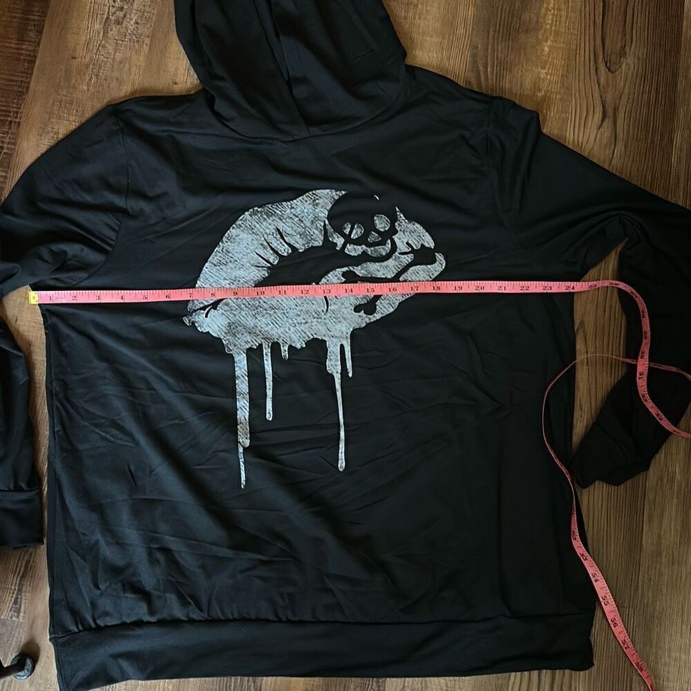Skull lightweight sweatshirt with kissy lips, perfect for spring or fall weather - Picture 4 of 10